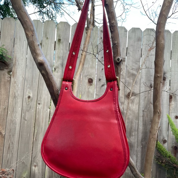 Stunning Vintage Coach Red Leather Crescent Bag, Brass Hardware Sold elsewhere - Picture 3 of 16
